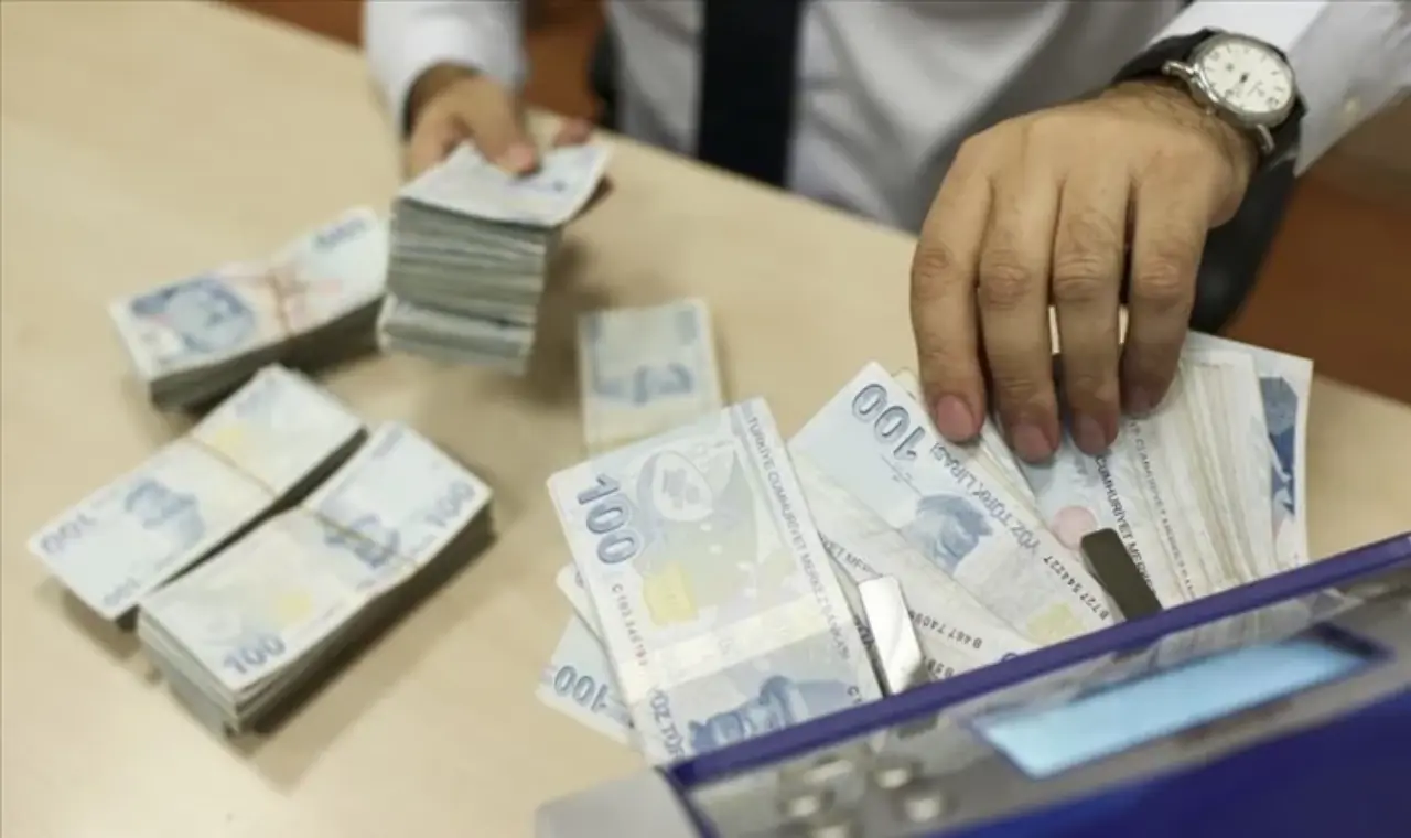 Ekonomi kulisleri hareketlendi: Emekliye yüzde 50 zam iddiası 3