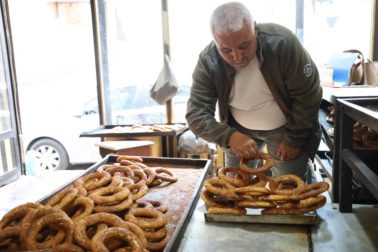 Simit tezgahından memur masasına! KPSS'de 14 yıllık azim, atamayla sonuçlandı - 1. Resim