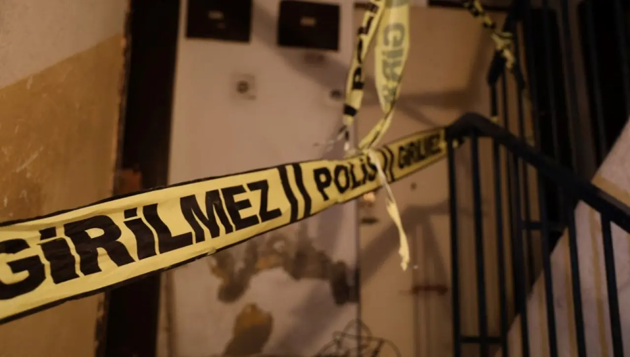 Annesinin cesediyle bir ay yaşadı