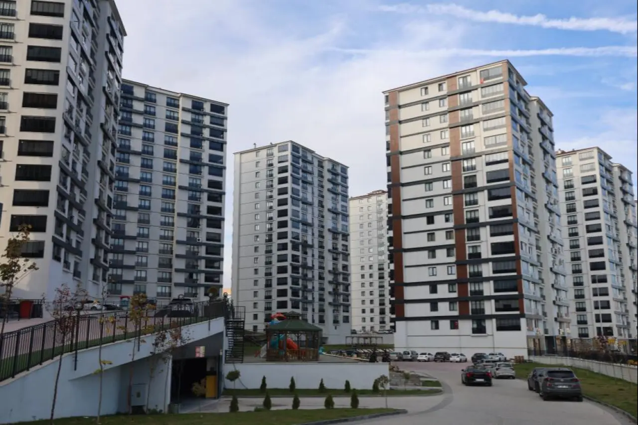 Elazığ'da bir sitenin aidatı 27 bin lira oldu, vatandaşlar isyan etti!