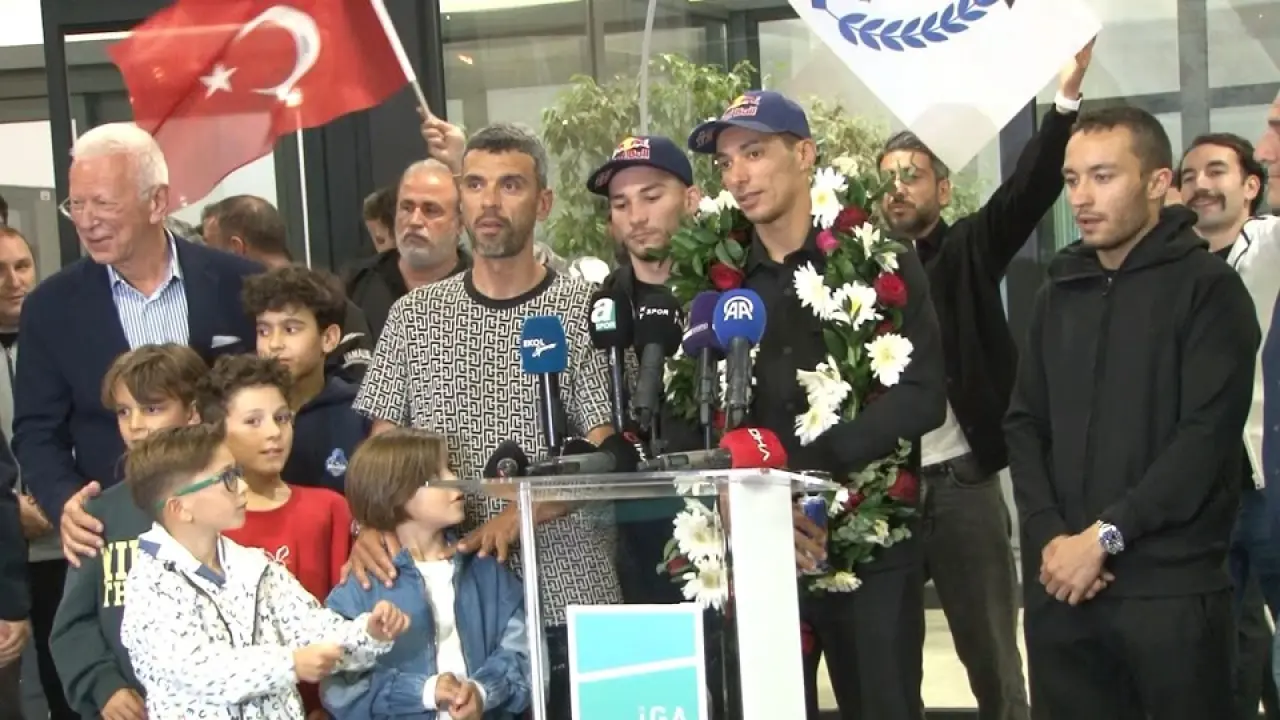 Dünya şampiyonu Toprak Razgatlıoğlu'na coşkulu karşılama - 1