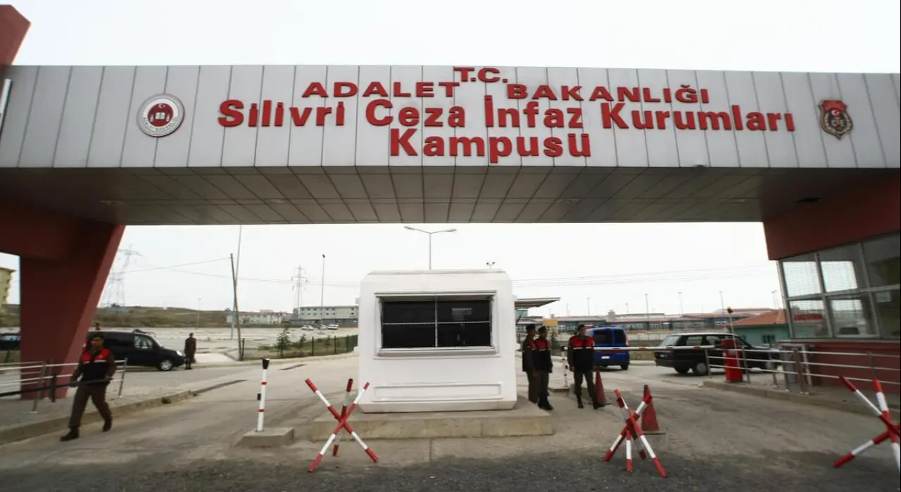 Sosyal medyada cezaevi menüsü tartışması! Fırında tavuk baget, çiğ köfte... - 1. Resim