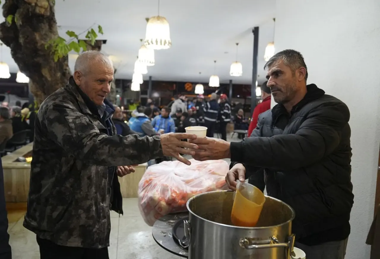 Balıkesir Sındırgı'da son durum | Halk, ikinci geceyi de dışarıda geçirdi - 2