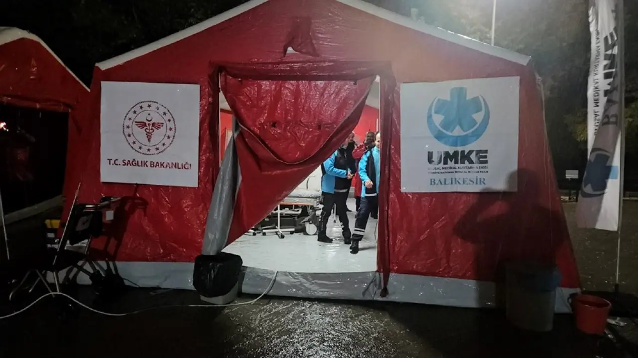 Balıkesir Sındırgı'da son durum | Halk, ikinci geceyi de dışarıda geçirdi - 1