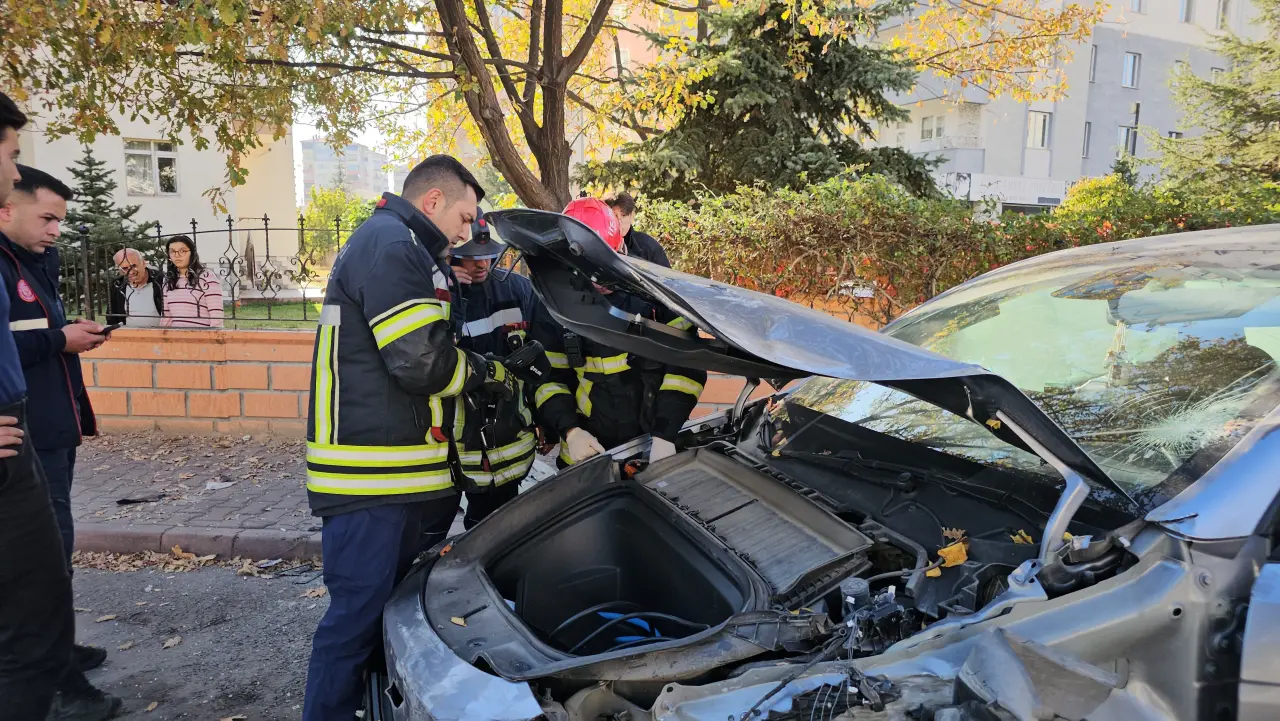 Tesla ile hız denemesi hezeyanla bitti! Araç 'perte' çıktı... - 2. Resim