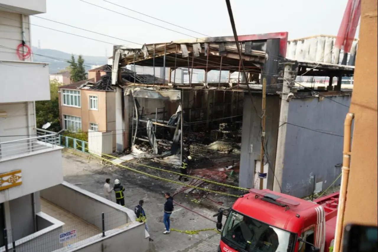 6 kişinin öldüğü yangından kurtuldu! Anlattıkları kan dondurdu: Komşular üstümü söndürsün diye kendimi dışarı attım - 3. Resim