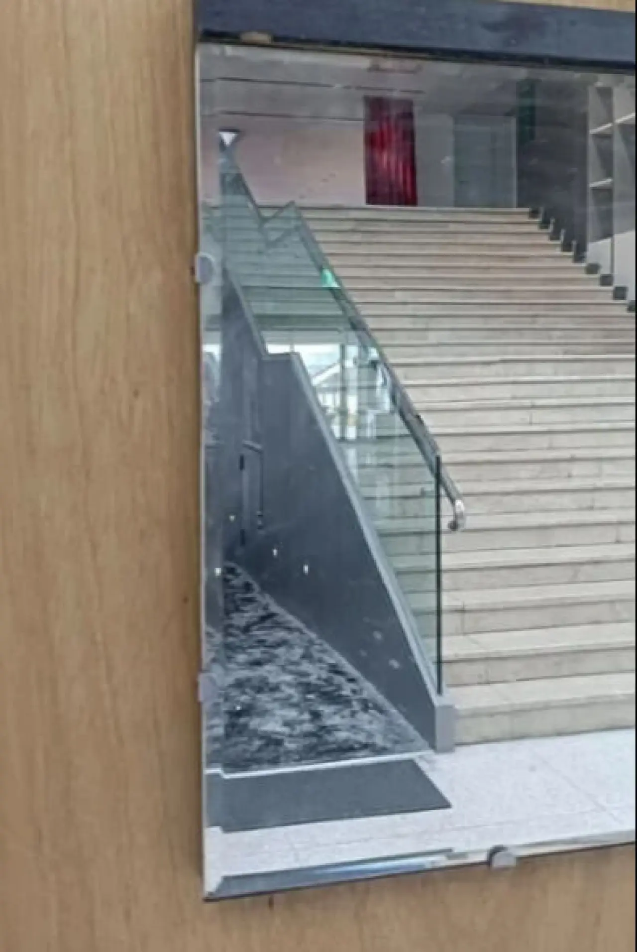 Sanat müzesinde kaos: 40 yıllık eseri 'kirli' sanıp temizledi - 2. Resim