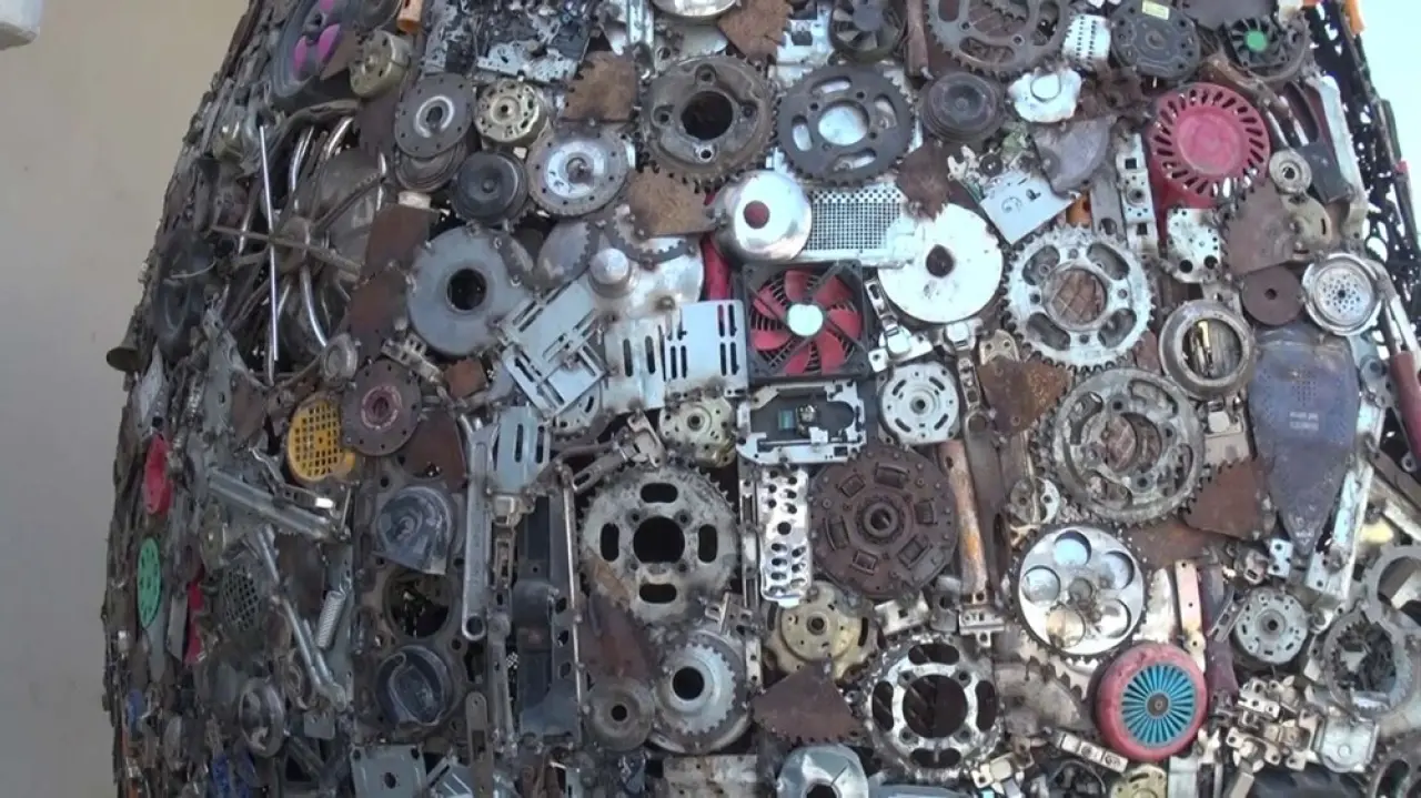 5 tonluk zeytin heykeli ilçenin merkezine yerleştirildi - 4