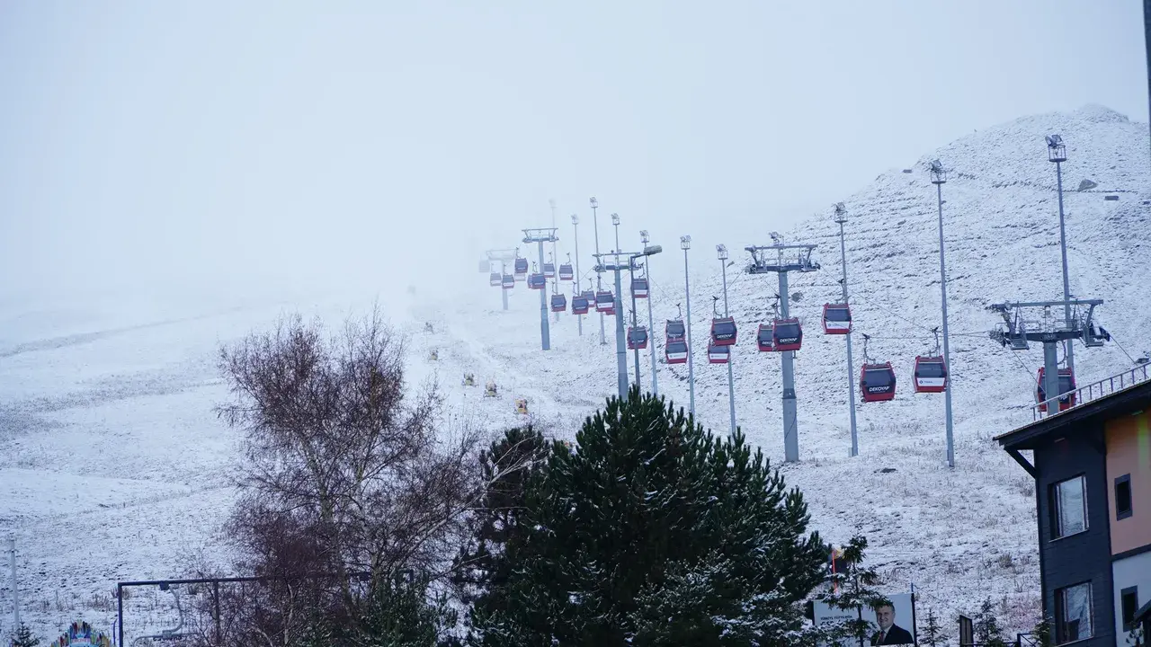 Sivas ve Kayseri'ye mevsimin ilk karı yağdı!