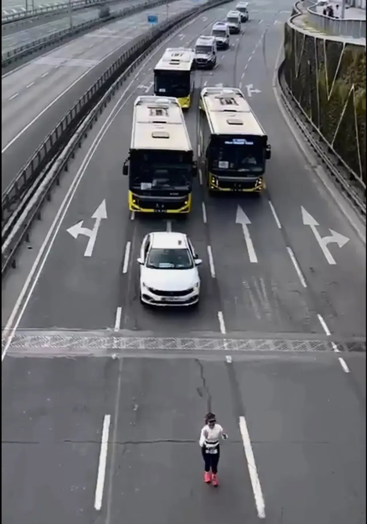 Maratonu emekleyerek bitirdi: Sonuncu olmasına rağmen birinciden daha popüler oldu 2