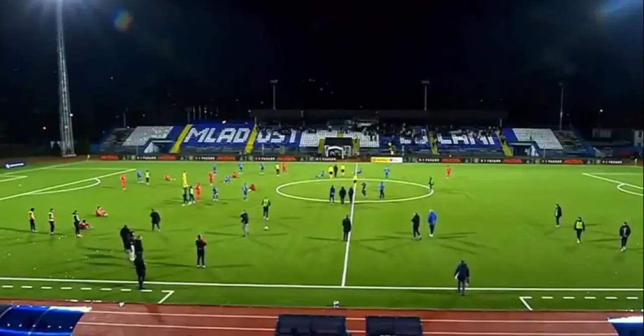 Teknik direktör maç esnasında hayatını kaybetti! Futbolcular gözyaşlarına boğuldu - 1. Resim