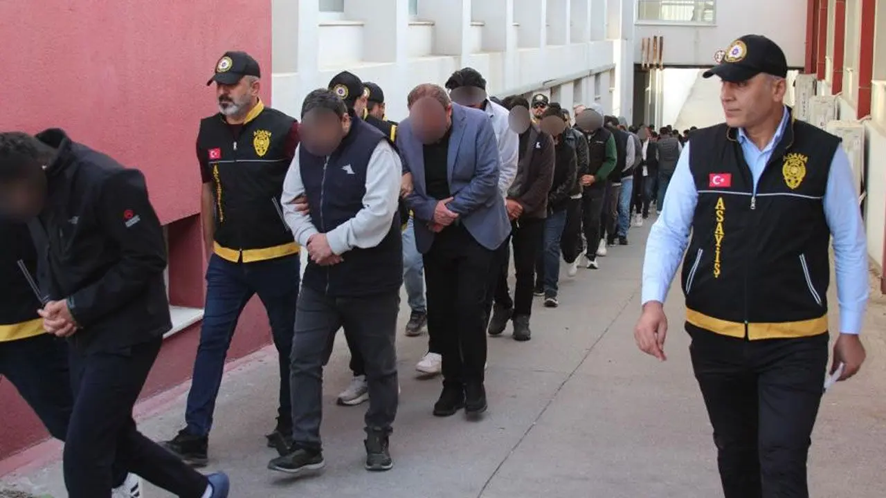 23 ilde büyük operasyon: Müteahhitleri dolandıran çete çökertildi!
