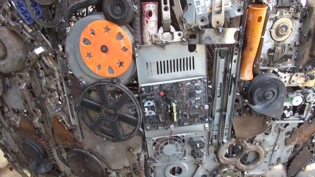 5 tonluk zeytin heykeli ilçenin merkezine yerleştirildi - 3