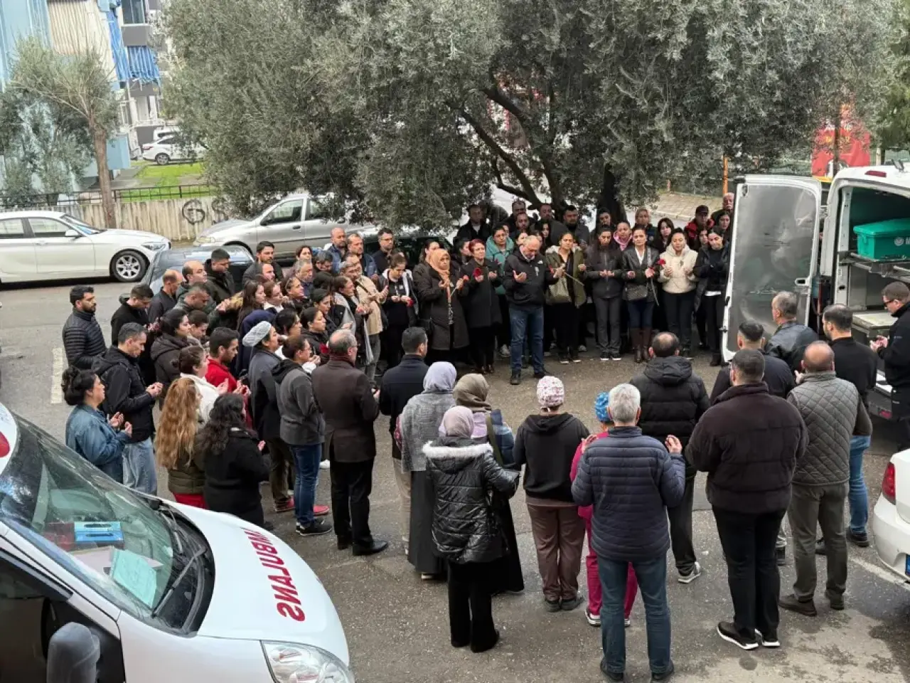 Doktor ameliyat yaparken kalp krizi geçirdi, hayatını kaybetti 1