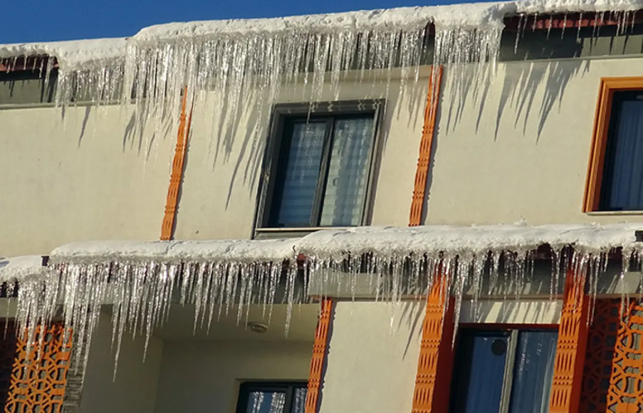 Yeni bir yağış sistemi geliyor: Meteorolojiden kuvvetli yağış uyarısı: 10 ilde kar, 28 ilde sağanak alarmı