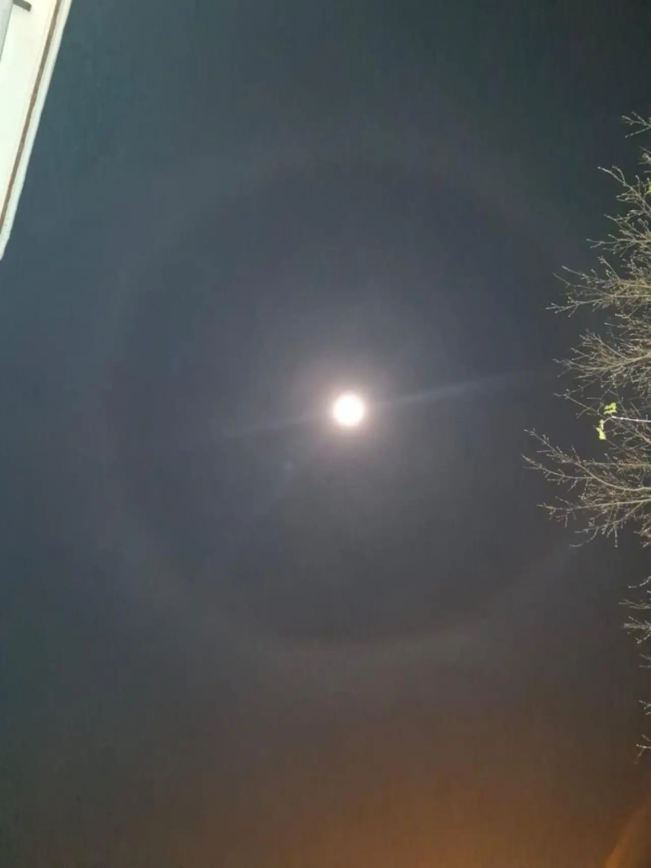 Fırtına habercisi mi? ‘Ay Halesi' görüldü, gören telefona sarıldı - Resim : 2