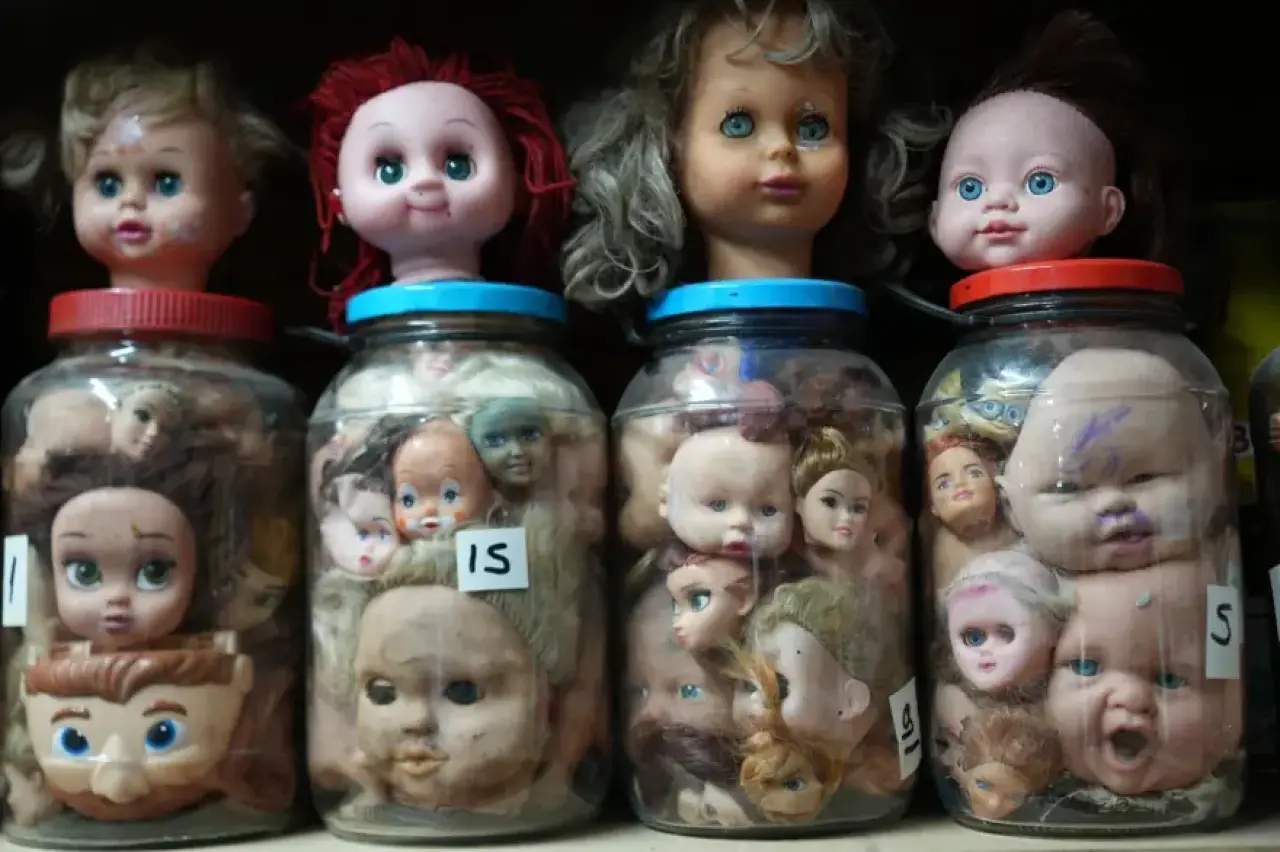 5 bin parçalık oyuncak bebek kafası topladı. Çocukların korkmadığı koleksiyon, yetişkinleri ürkütüyor 2