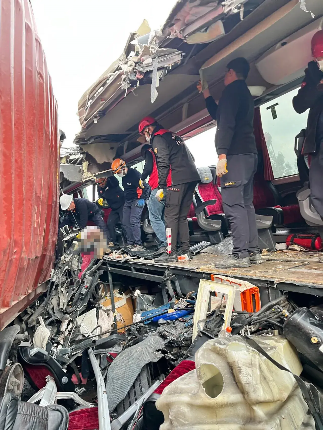 Osmaniye'de yolcu otobüsü tıra çarptı! Çok sayıda ölü var