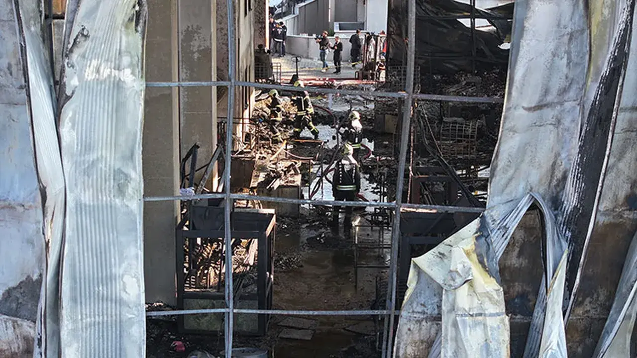 Yangında 7 işçinin hayatını kaybettiği parfüm dolum fabrikası