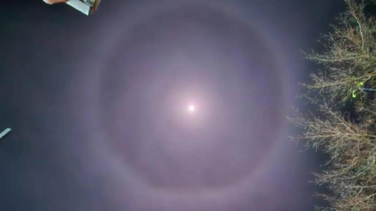 Fırtına habercisi mi? ‘Ay Halesi' görüldü, gören telefona sarıldı