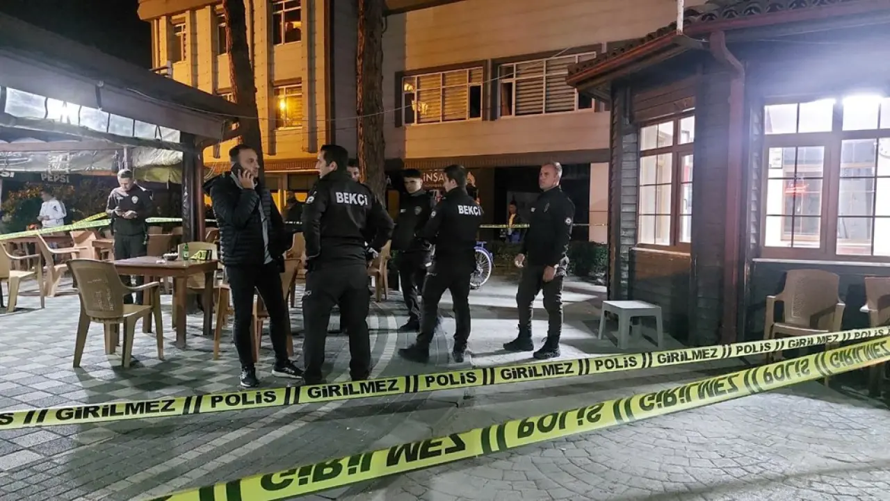 "Kızıma uyuşturucu sattın" dedi: Sokak ortasında kurşun yağmuruna tuttu - 1