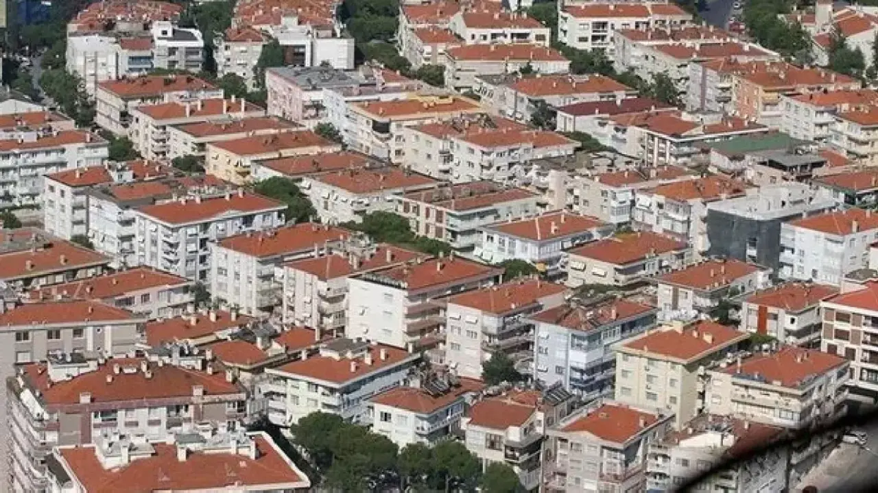 Özelmacıklı, maliyetlerin artmasına rağmen fiyatların gerilemesinin alıcılar için fırsatlar sunduğunu ifade etti.