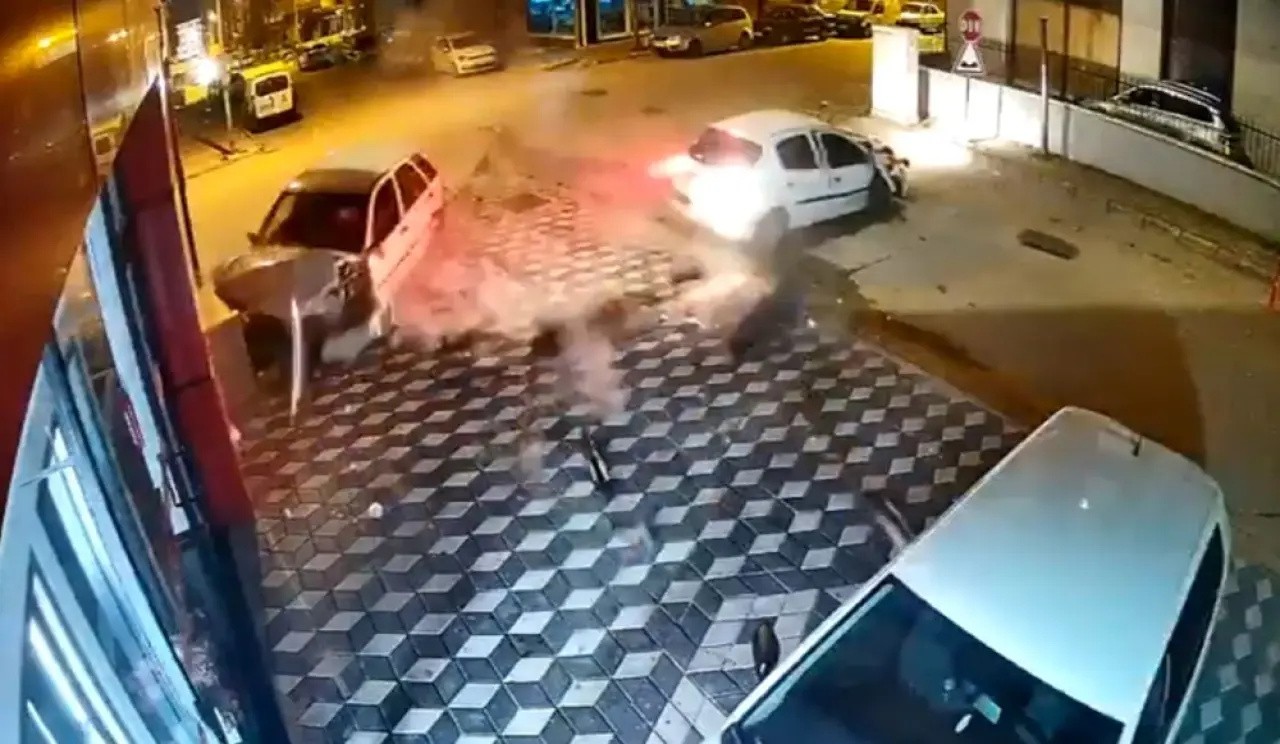 Dükkanına dokuz kez araba girdi: "450 bin lira zararım var, iş çığrından çıktı" - 2