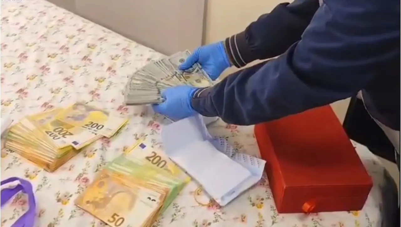 Malatya'da büyücü operasyonu: On binlerce euro ve dolar ele geçirildi