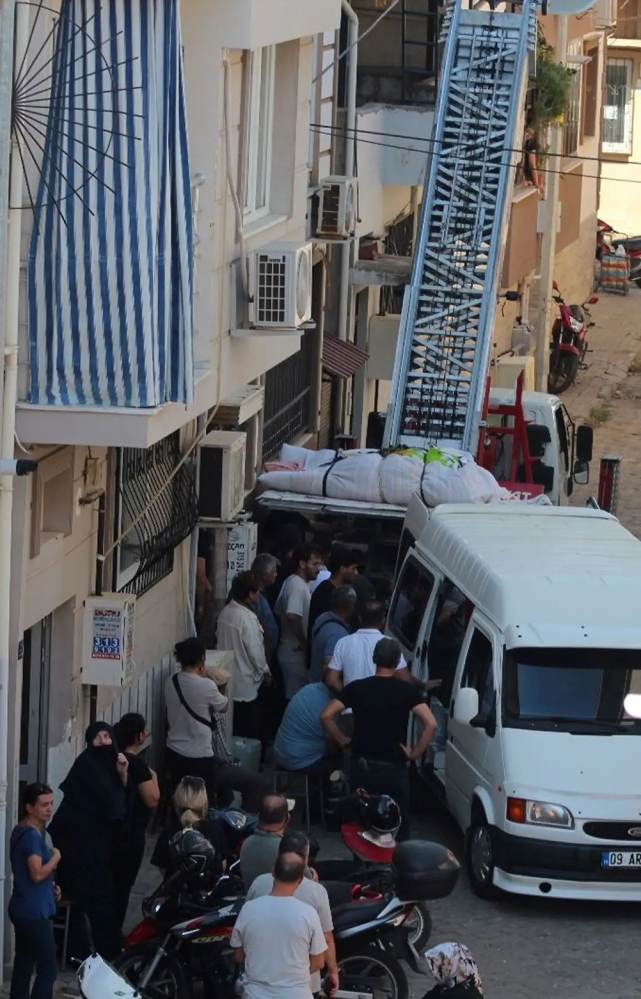 310 kiloydu, yatağa bağımlıydı... Cenazesi eşya taşıma asansörüyle çıkarılabildi - 2