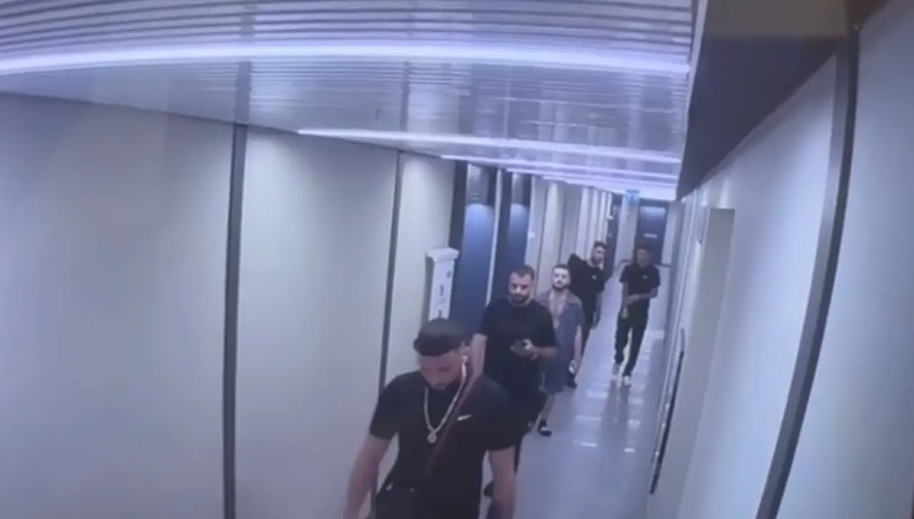 İstanbul'da rezidansa baskın: Gitar kutusundan kalaşnikof çıktı - 2
