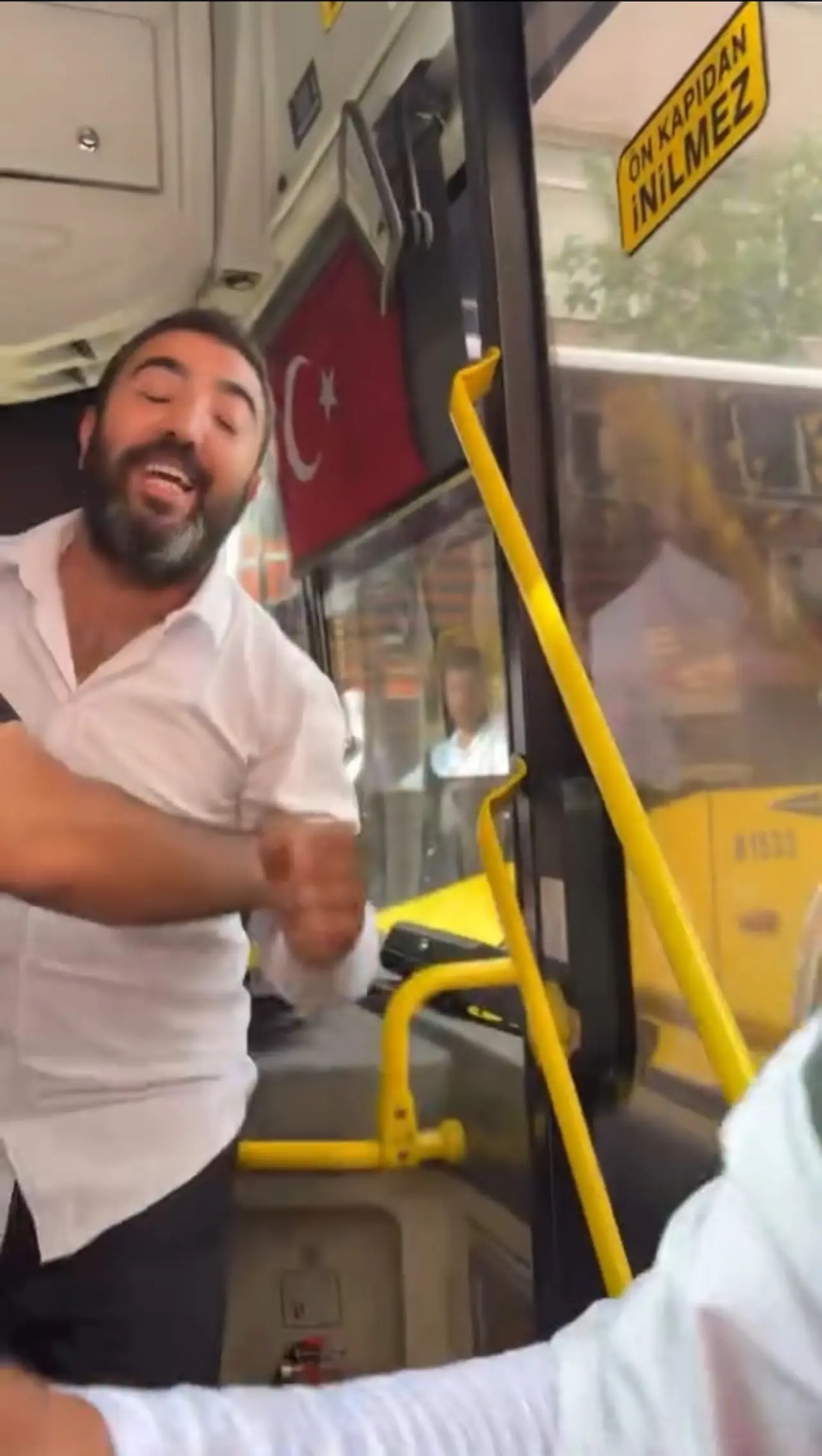 İETT otobüsünde karekod kavgası - 1