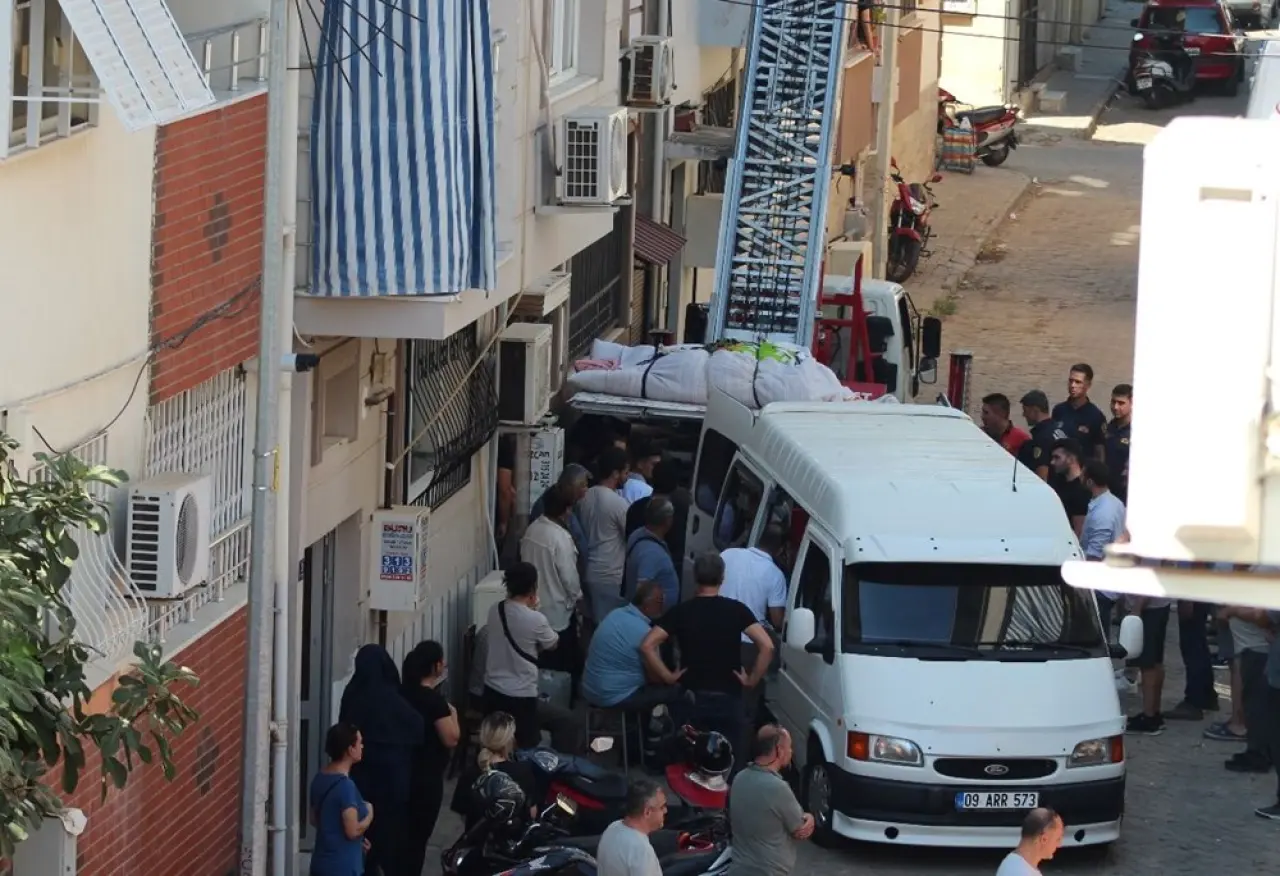 310 kiloydu, yatağa bağımlıydı... Cenazesi eşya taşıma asansörüyle çıkarılabildi - 3