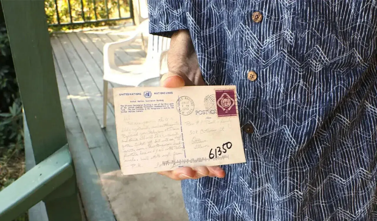 ABD'de 1953'te yazılan kartpostal 72 yıl sonra sahibine ulaştı! ''Üzgünüz, biraz gecikti'' - 1. Resim