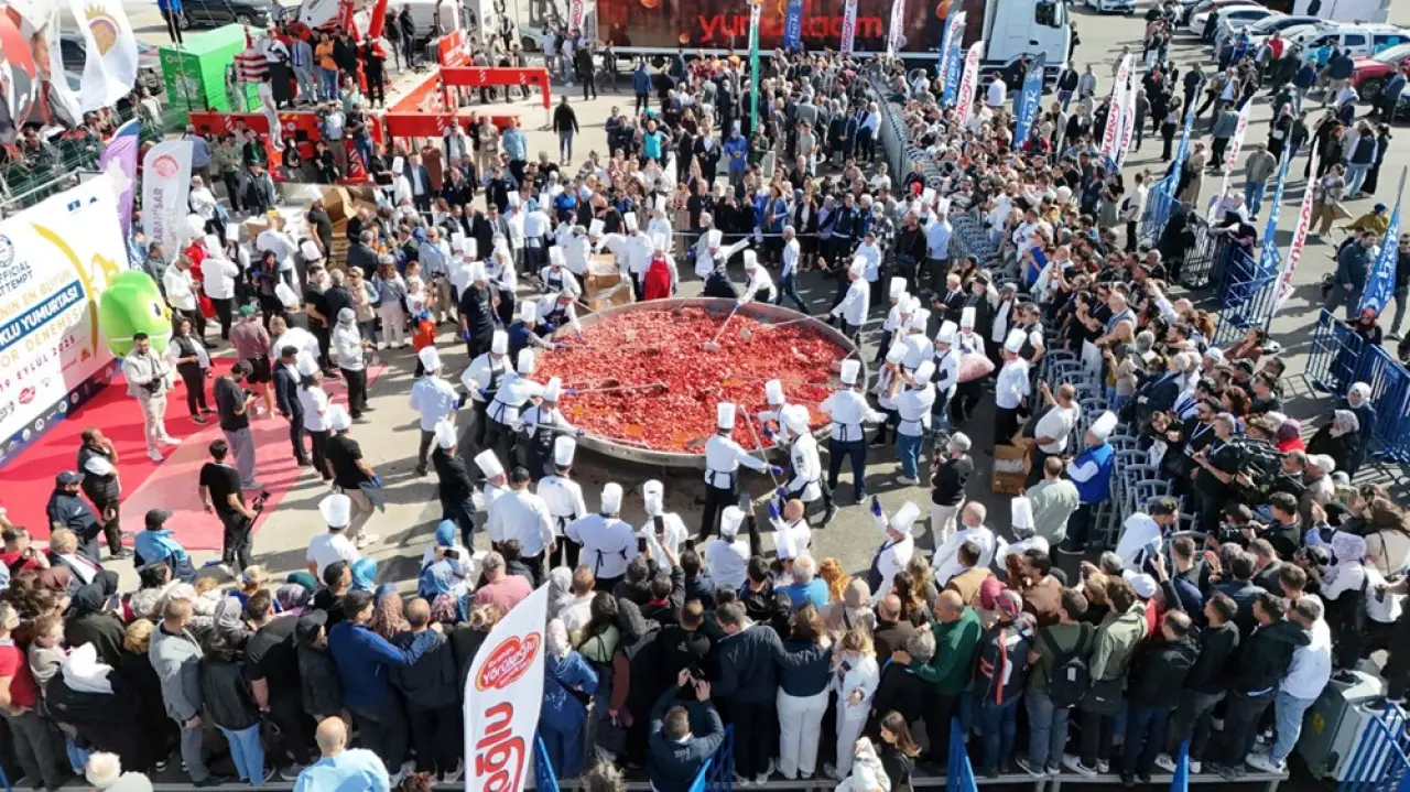 Dev tavada 30 şef pişirdi: Afyon'da yapılan sucuklu yumurta Guinness'e girdi - 5