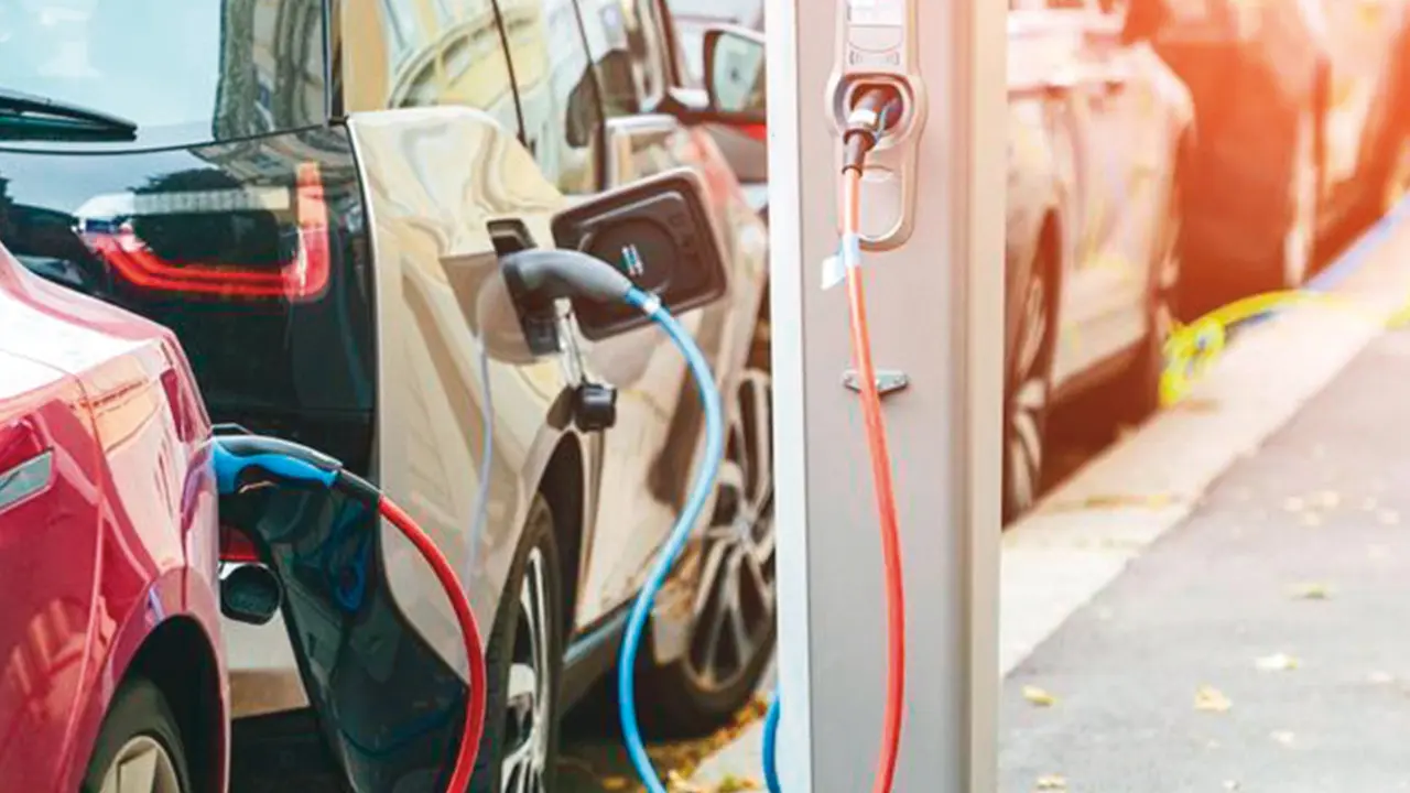 Elektrikli araçlar tehlikeli mi...Elektrikli araçların insan sağlığına vücuda ne gibi zararları var...Elektrikli araçlar baş