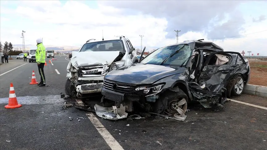 İçişleri Bakanı Soylu, ölümlü trafik kazalarının azaldığı bilgisini paylaştı