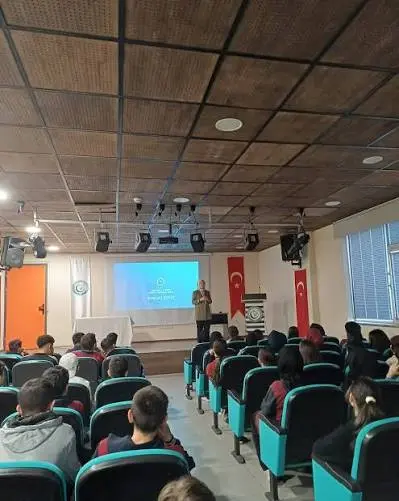 Geleceğin sağlık profesyonelleriyle buluştuk! Bugün Türk Anadolu Vakfı İmam Hatip Ortaokulunda gerçekleştirdiğimiz bölüm tanıtım seminerinde , Özel Lokman Hekim Mesleki ve Teknik Anadolu Lisesini tanıtma fırsatı bulduk.Seminer kapsamında okulumuzun ...