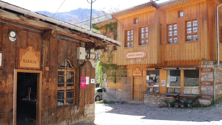 Bu köy 'Orada bir köy var uzakta' diyenleri ağırlıyor