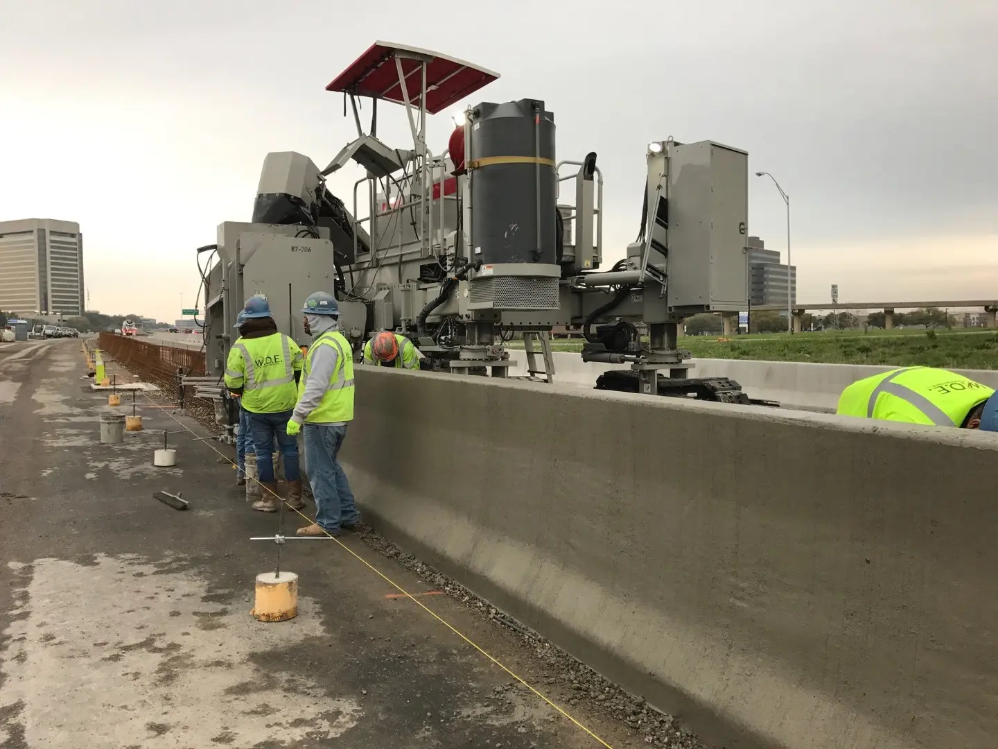 Power Curbers & Power Pavers Kayar Kalıplı Beton Finişeri - ESSA GRUP  MAKİNE - ASFALT ve BETON Teknolojileri