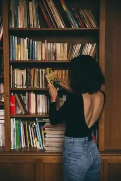 Kitap okuyan kızlar için 62 fikir | kitap okuyan kızlar, kitapçı, kitap fotoğrafçılığı