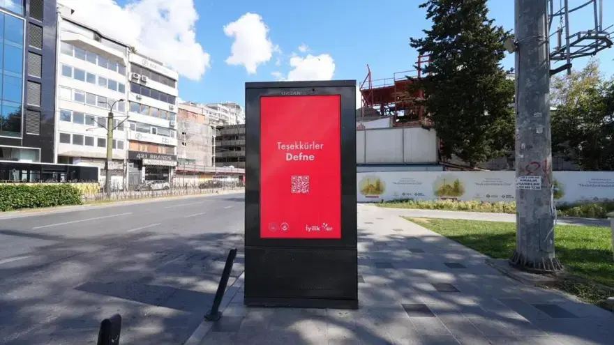 En işlek caddelerdeki QR kodlu mesajın sırrı çözüldü. Gözler 12 Eylül'e çevrildi 1