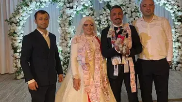 Düğünde damada altın yerine av köpeği yavrusu taktı