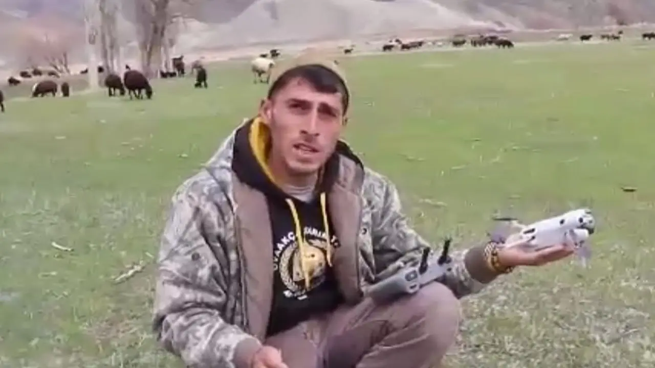 Dağılan sürüyü 30 saniyede topladı Yeni nesil dronlu çoban