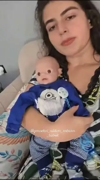 Sosyal medyada milyonlarca görüntülenme alan ve sıkça tartışılan Doll-Mom  Trendi nedir? 🤱