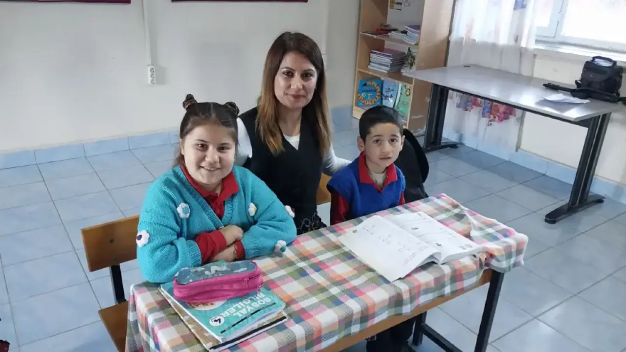 Bu okulda sadece 2 öğrenci eğitim görüyor. Biri asker diğeri de hemşire olmak istiyor 