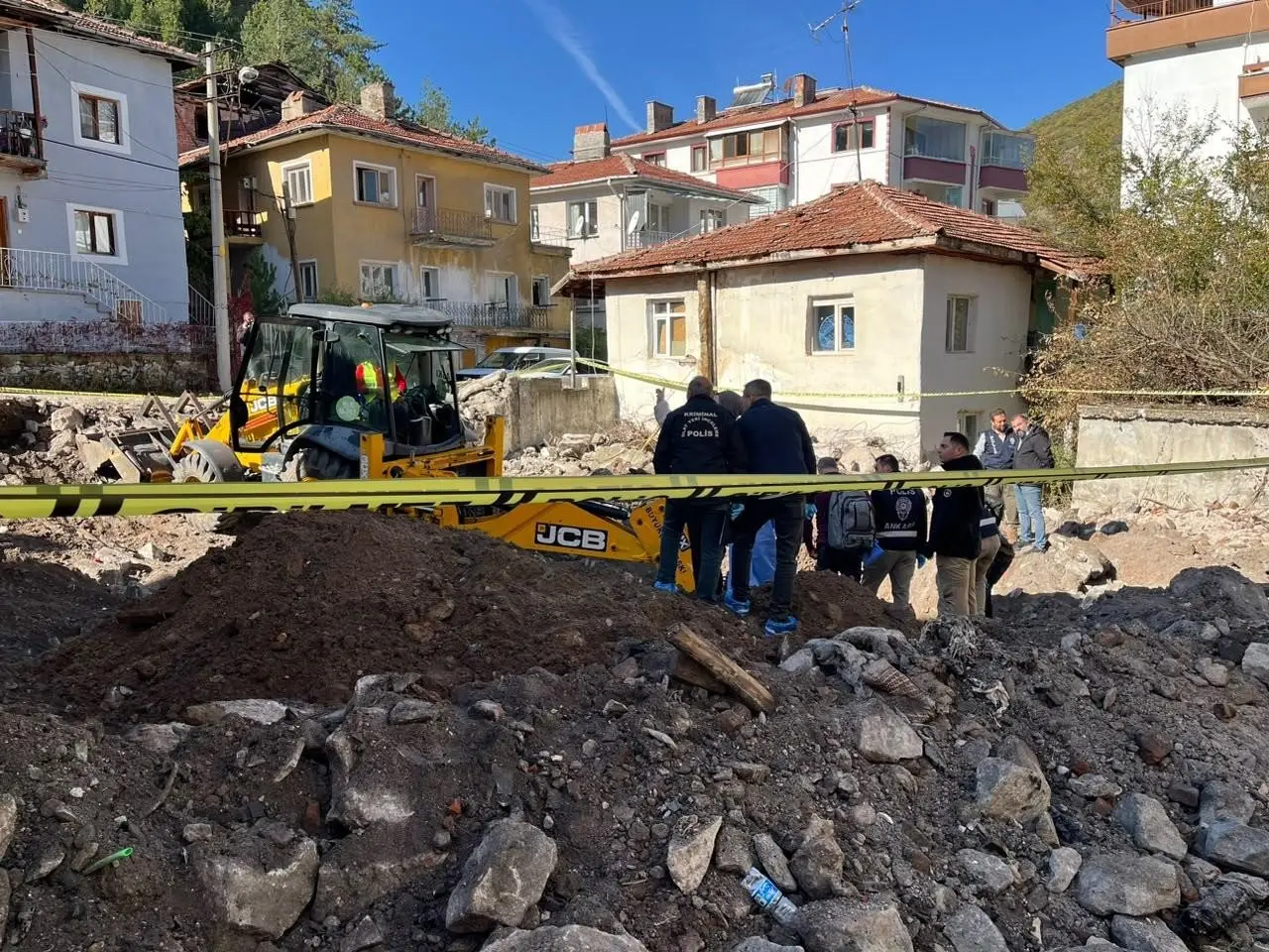 Ankar'da 17 yıllık sır! O enkazın altından insan kemikleri çıktı
