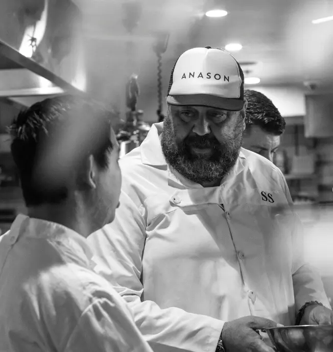 Ünlü şef Somer Sivrioğlu'nun milyonluk borcu çıktı! Avustralya'daki restoranına kayyım atandı