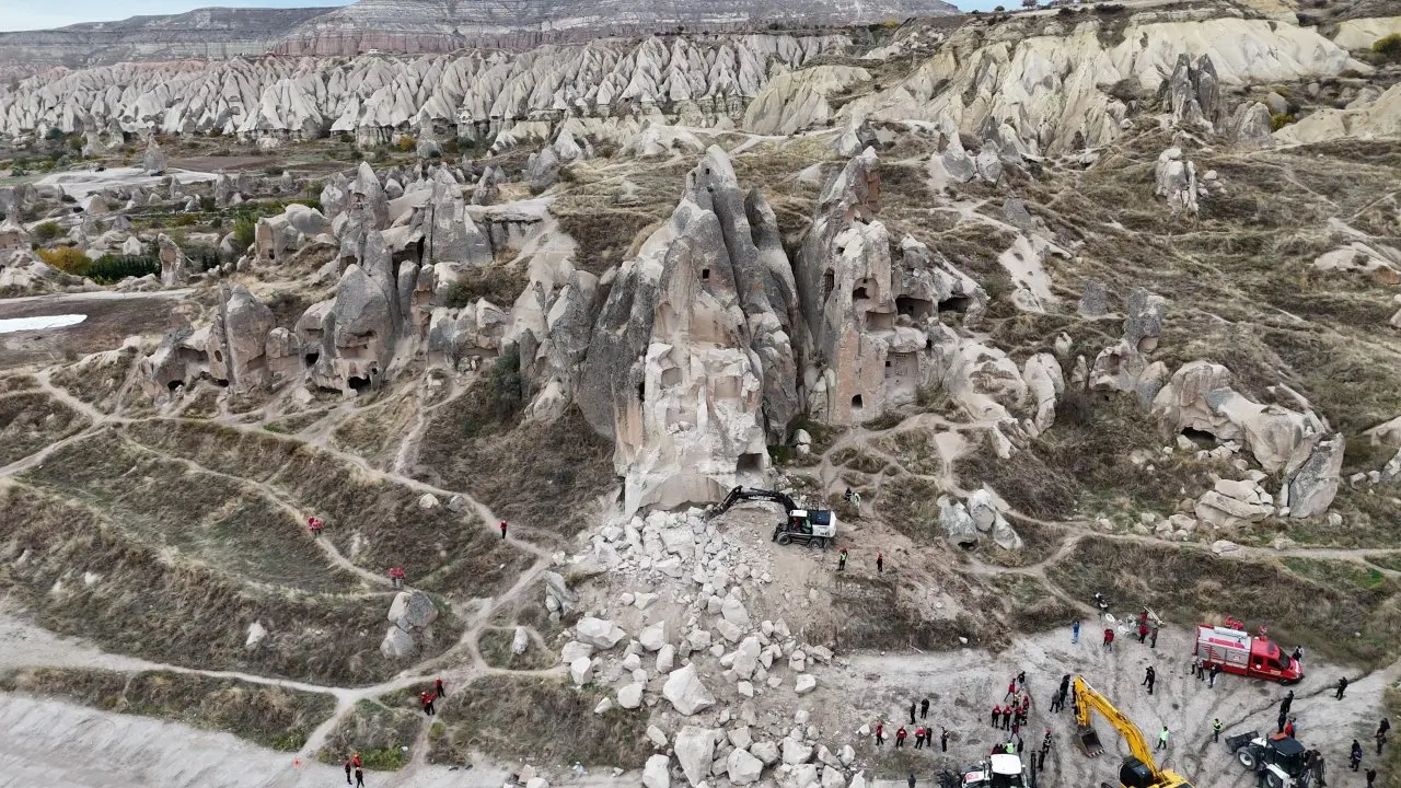 Facia sonrası büyük fark! Kapadokya’da 3 kişiye mezar olan peribacasının önceki görüntüsü ortaya çıktı