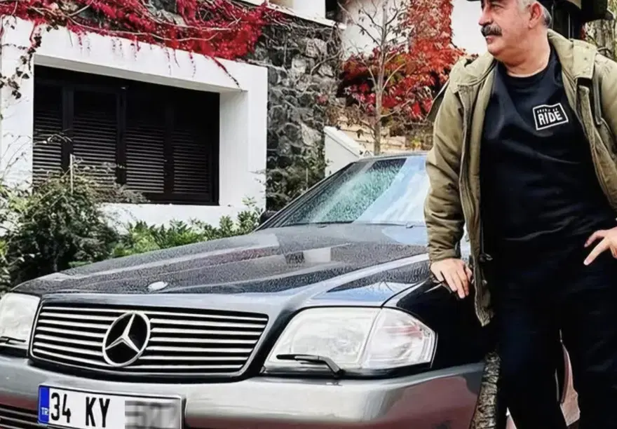 Cem Yılmaz milyonluk araçlarına bakım yaptırdı. O ayrıntı gözlerden kaçmadı 1