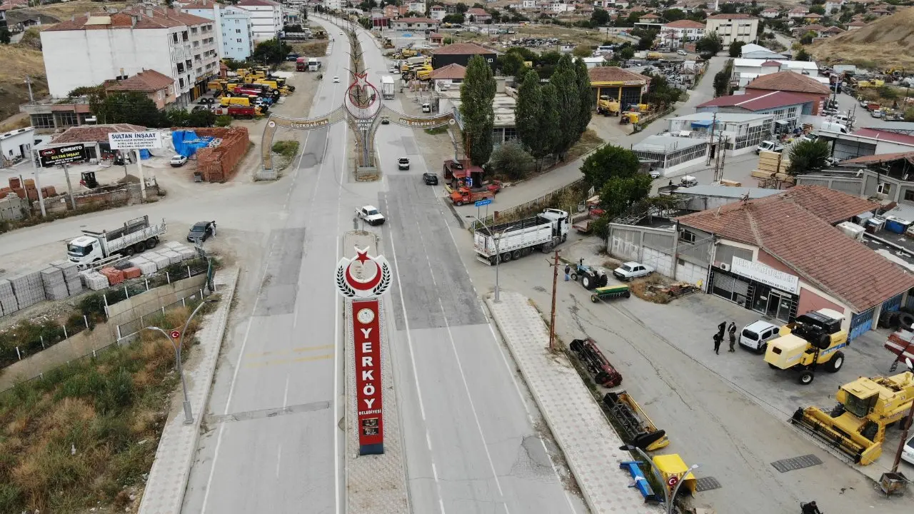 Bir adımda il değiştiren sınır! Bir tarafı Yozgat bir tarafı Kırşehir, iftar saatinde 1 dakika fark var